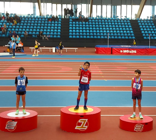 TROFEO DE NAVIDAD: VICTORIA (Y RÉCORD DE CLUB) DE ALEJANDRO FLORES EN LOS 50 M SUB-10, DOBLE PODIO PARA PAULA MÍNGUEZ Y ACTUACIONES DESTACADAS