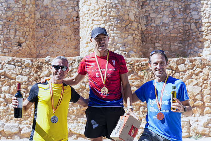 VILLAREJO DE SALVANÉS: UN PODIO MUY ESPECIAL PARA EL VETERANO ATLETA ÁNGEL MADRIGAL EN LA CARRERA DE SU REAPARICIÓN