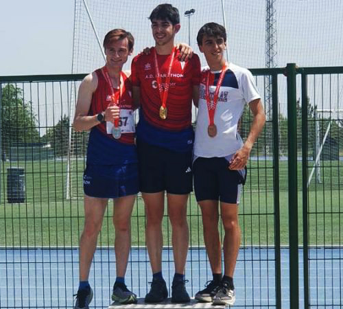 ALBERTO NARANJO, WIKTOR MARTÍN y PABLO GONZÁLEZ SUBEN AL PODIO DE UN CAMPEONATO DE MADRID DE OBSTÁCULOS QUE DEJA RÉCORDS DE CLUB SUB-14 