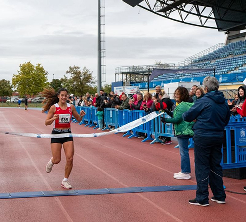 LA 'MARATHONIANA' PATRICIA GUERRA, GANADORA DE LA PRUEBA DE 10 KILÓMETROS DEL MEDIO MARATÓN DE FUENLABRADA 