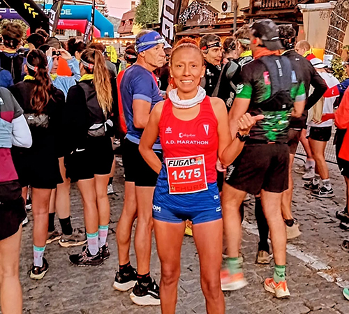 NOELIA MARTÍNEZ SUBE AL PODIO EN EL EXIGENTE CROSS NOCTURNO DE NAVACERRADA: TERCERA VETERANA FEMENINA