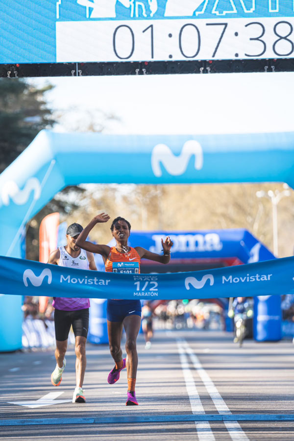 La etíope Aderaw y el keniano Kipkoech vencen en el  Movistar Madrid Medio Maratón 2023