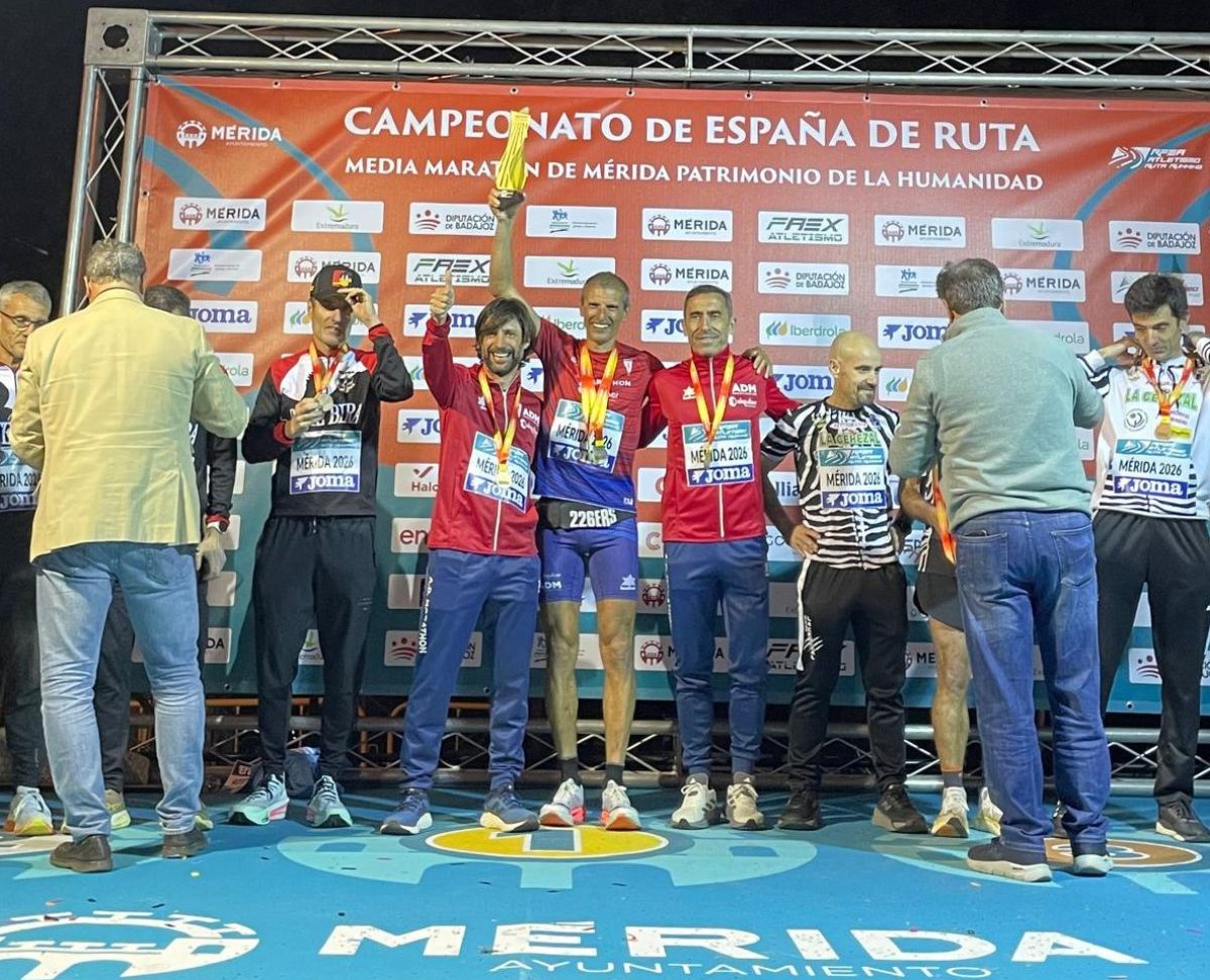 LA AGRUPACIÓN DEPORTIVA MARATHON, CAMPEONA DE ESPAÑA EN MÉRIDA DE MEDIO MARATON POR CLUBES EN LA CATEGORÍA MÁSTER 45-54 