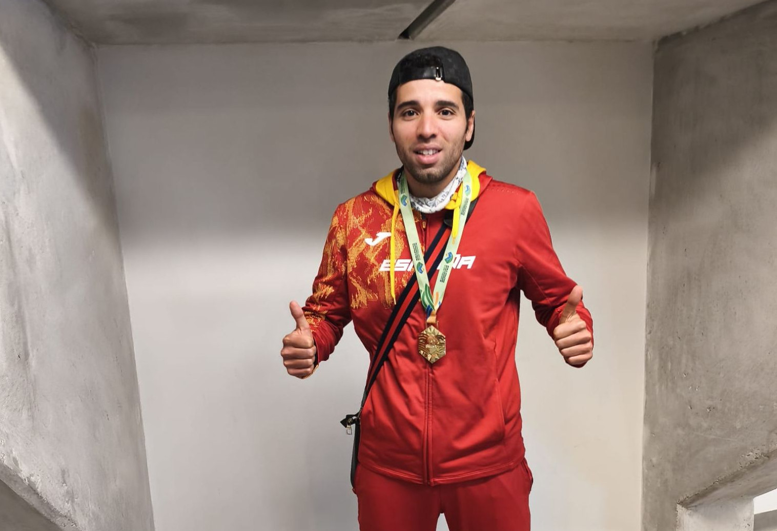 MOHAMED BEN DOHHOU, MEDALLA DE ORO EN EL 5 KM POR EQUIPOS M-35 DE LOS EUROPEOS SHORT TRACK MÁSTER QUE SE DISPUTAN EN POLONIA 
