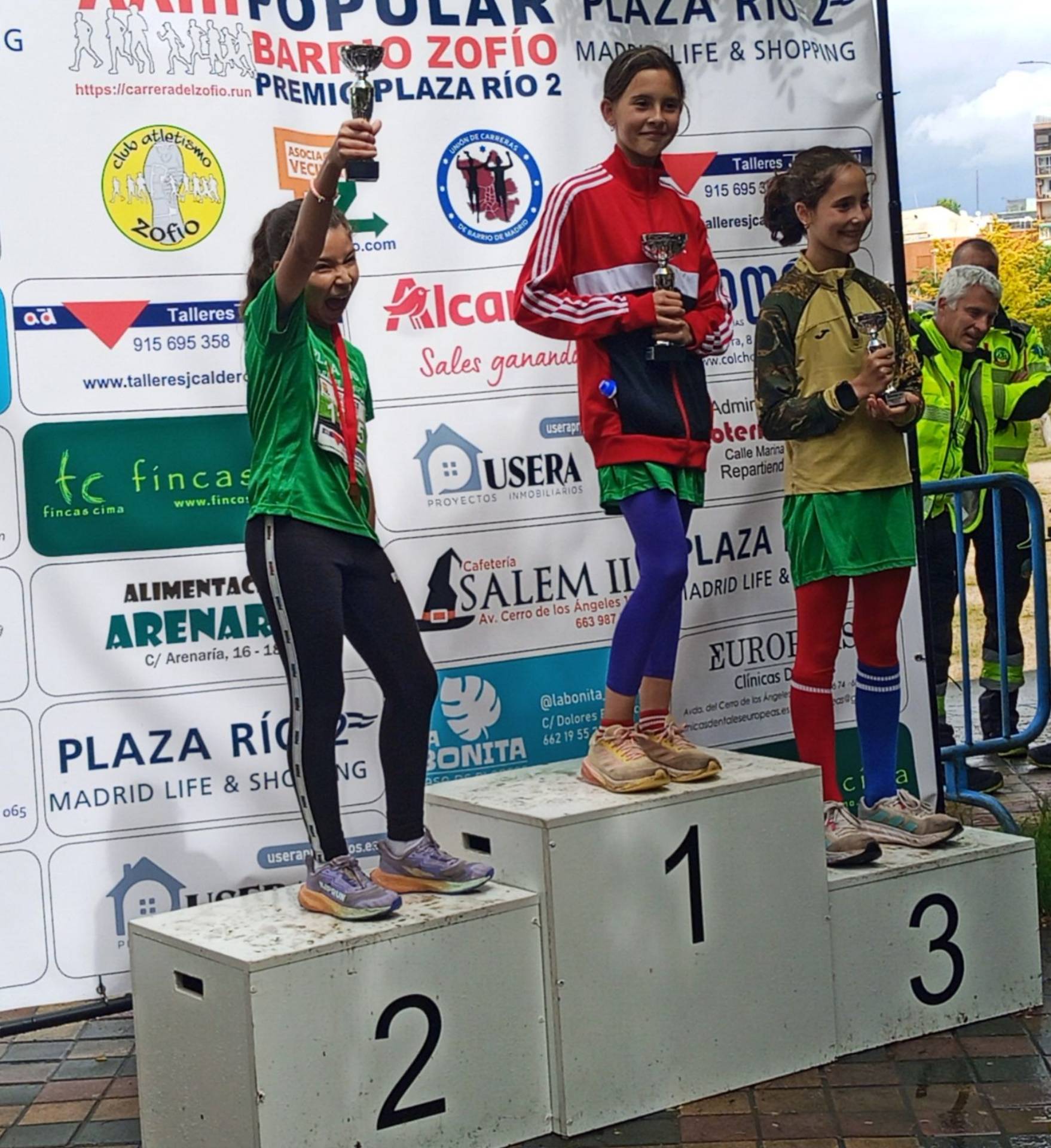ALEJANDRO FLORES Y ALBA VEGA, LOS MEJORES BENJAMINES EN UNA CARRERA BARRIO ZOFIO CON VICTORIA 5K DE ALBERTO NARANJO Y PODIO VETERANO 10K DE JUAN FRANCISCO FREIRE