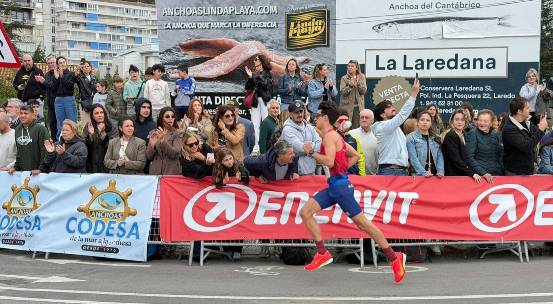 GONZALO HERRERO BRILLA EN UNOS 10 KM DE LAREDO QUE CONVOCAN A SIETE 'MARATHONIANOS': VICTORIA EN LA CARRERA POPULAR 