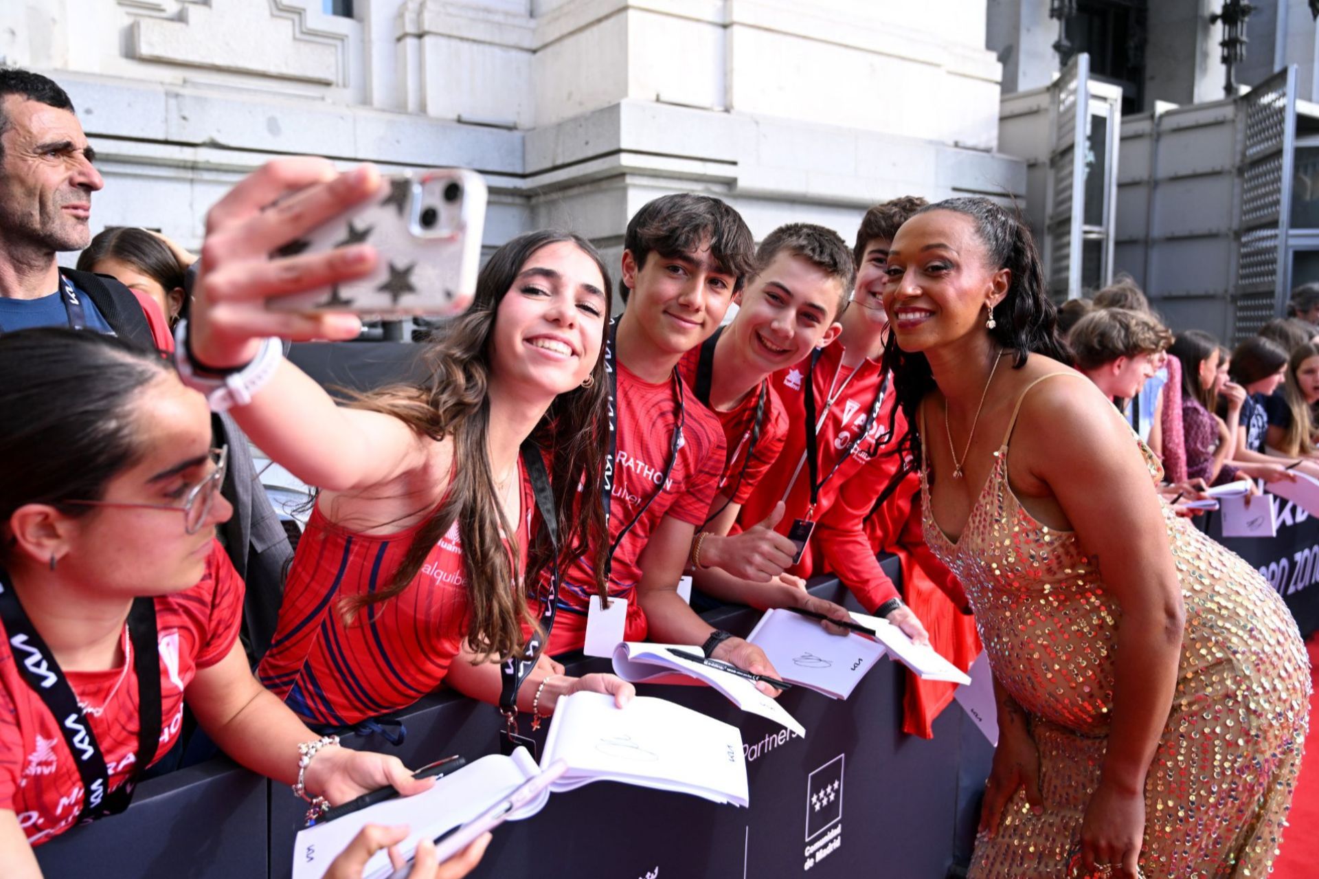 LOS CHAVALES DE ADM SE ENCUENTRAN EN LA FAN ZONE DE LOS PREMIOS LAUREUS CON LAS GRANDES ESTRELLAS DEL DEPORTE Y MITOS COMO EDWIN MOSES