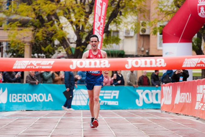 DIEGO GARCÍA CARRERA, PRIMER CAMPEÓN DE ESPAÑA DE MARCHA DE MEDIA MARATÓN DE LA HISTORIA
