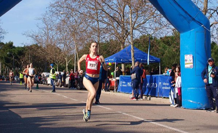 ÁNGELA TORRES SE PROCLAMA CAMPEONA DE MADRID DE MILLA EN RUTA ABSOLUTA EN CARABANCHEL
