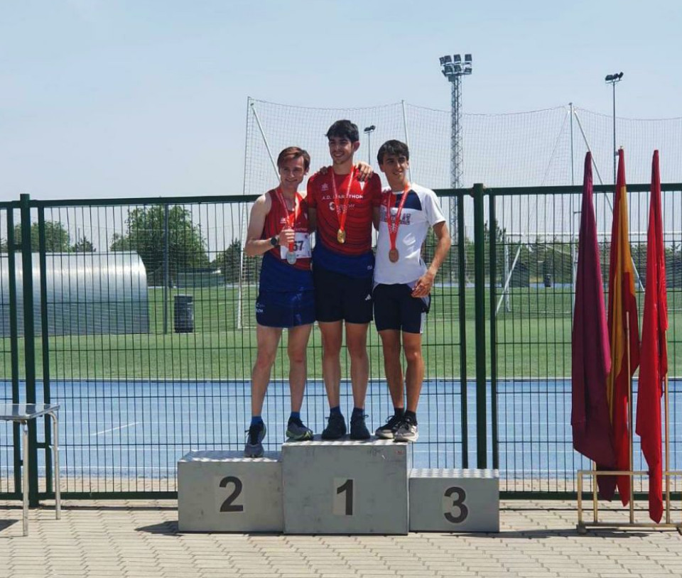 ALBERTO NARANJO, WIKTOR MARTÍN y PABLO GONZÁLEZ SUBEN AL PODIO DE UN CAMPEONATO DE MADRID DE OBSTÁCULOS QUE DEJA RÉCORDS DE CLUB SUB-14 