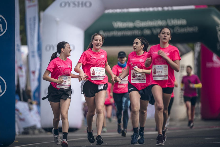 ¡Búscate en las fotos de la Carrera de la Mujer de Vitoria-Gasteiz 2023!