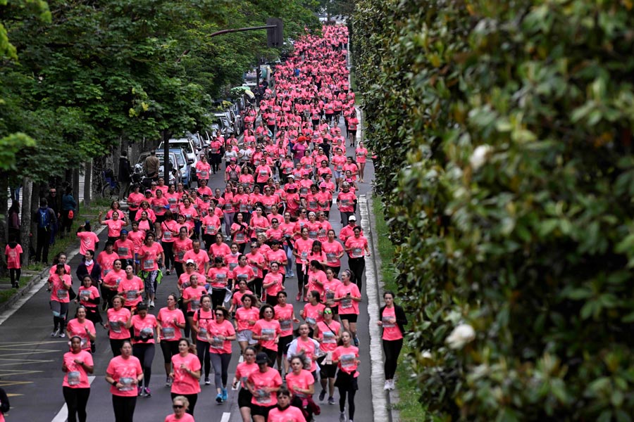 La Carrera de la Mujer tiñe de rosa las calles de Vitoria – Gasteiz