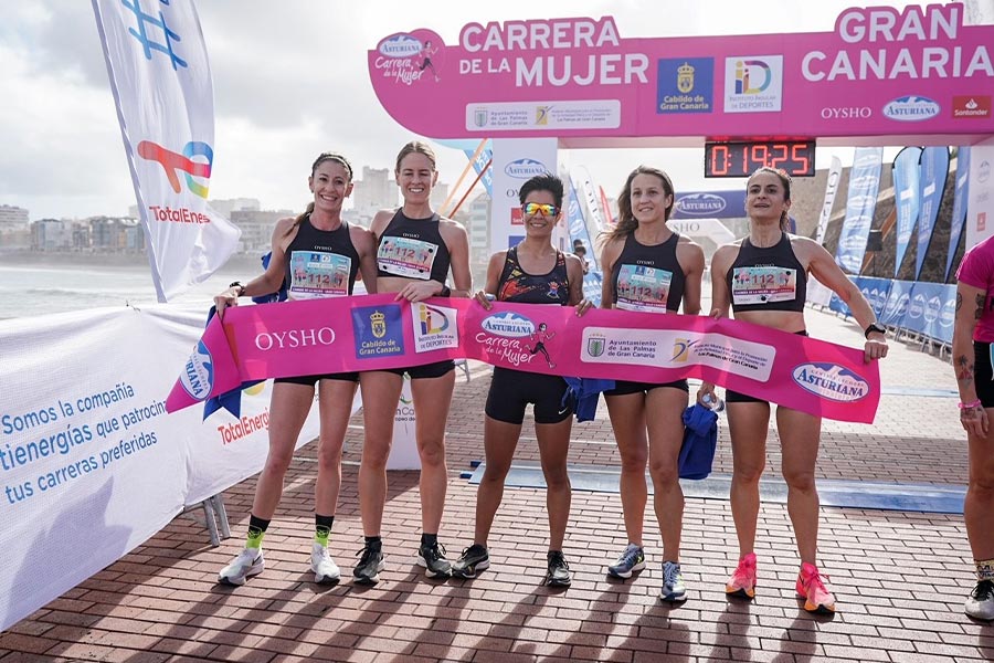 La Carrera de la Mujer tiñe de rosa las calles de Gran Canaria en una gran jornada de fiesta deportiva y solidaria