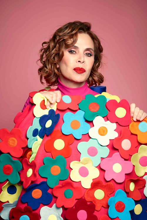 Solidaridad y fuerza femenina, juntas en un nuevo accesorio de AGATHA RUIZ DE LA PRADA Y CARRERA DE LA MUJER