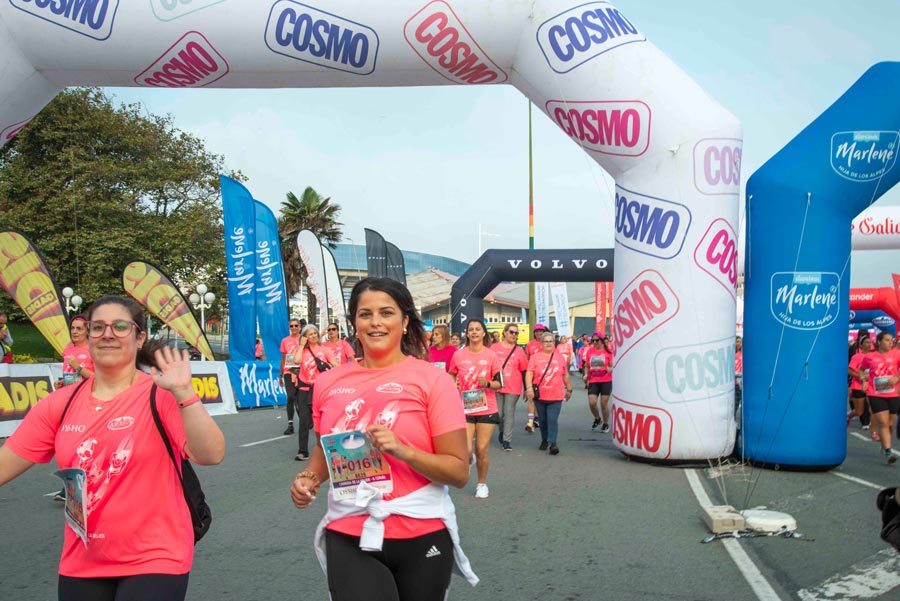 Gadis se viste de rosa por la Carrera de la Mujer
