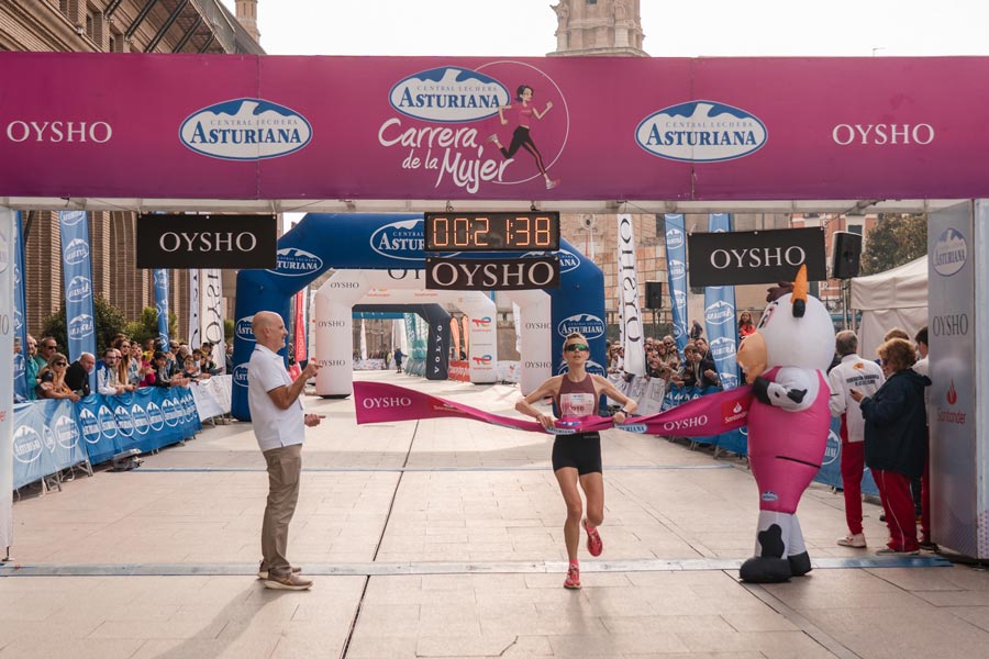 La Carrera de la Mujer Central Lechera Asturiana de Zaragoza ha reunido 15.000 participantes hoy