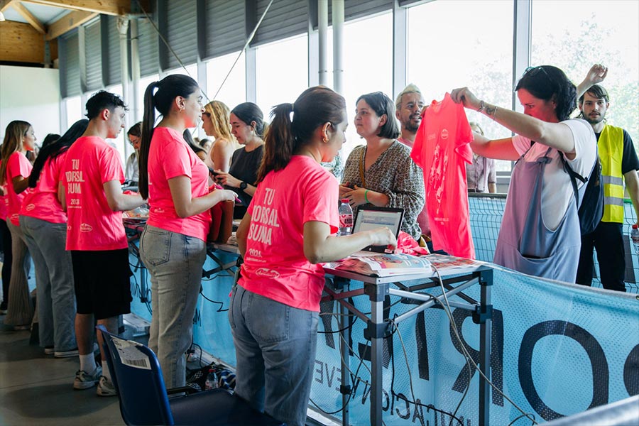 La feria de la corredora de la Carrera de la Mujer de Zaragoza se traslada al Palacio de Congresos