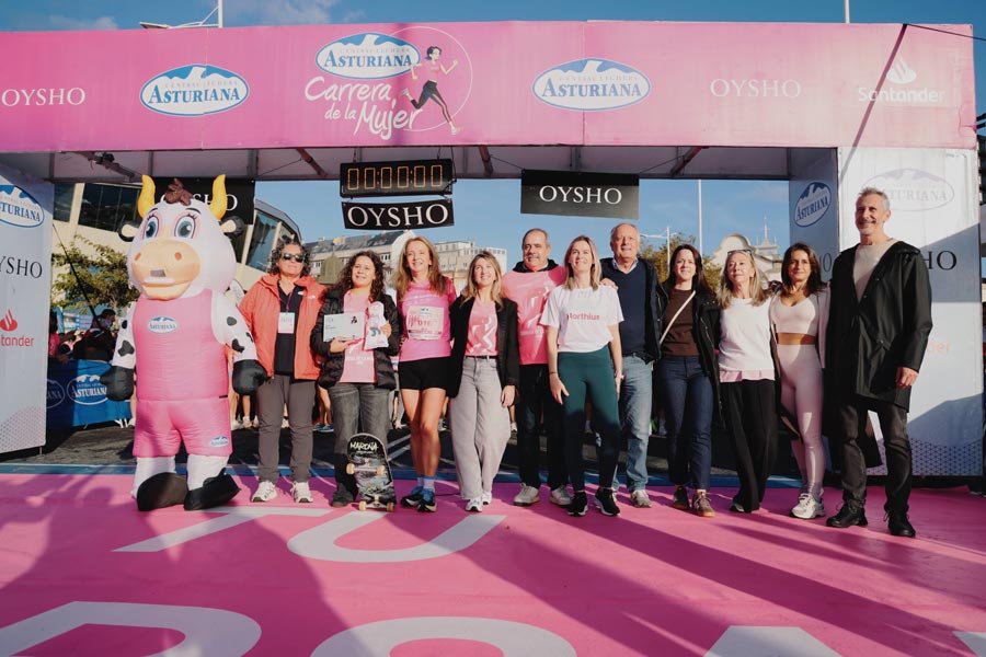 Más de 8.000 mujeres se han sumado a la Marea Rosa de A Coruña