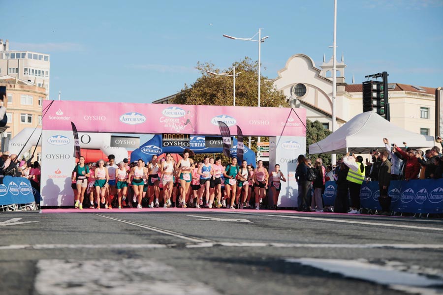 Más de 8.000 mujeres se han sumado a la Marea Rosa de A Coruña