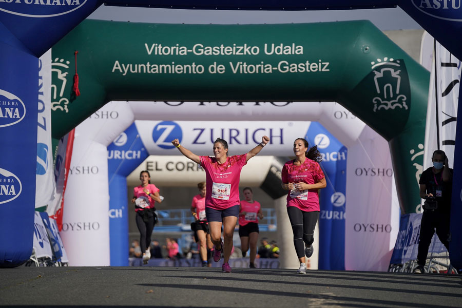 La Marea Rosa regresó presencialmente a Vitoria – Gasteiz en una nueva fiesta deportiva de la Carrera de la Mujer
