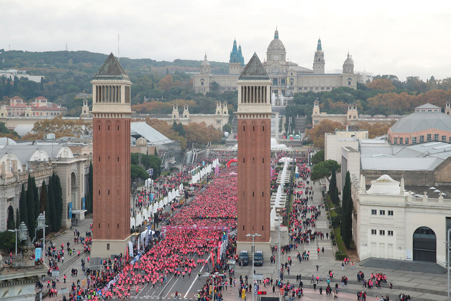 Barcelona ha acogido hoy el mayor evento deportivo femenino de Europa con 19.000 participantes en la Carrera de la Mujer Central Lechera Asturiana
