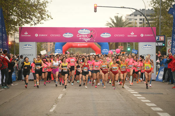 València vuelve a teñir sus calles de rosa con la Carrera de la Mujer Central Lechera Asturiana