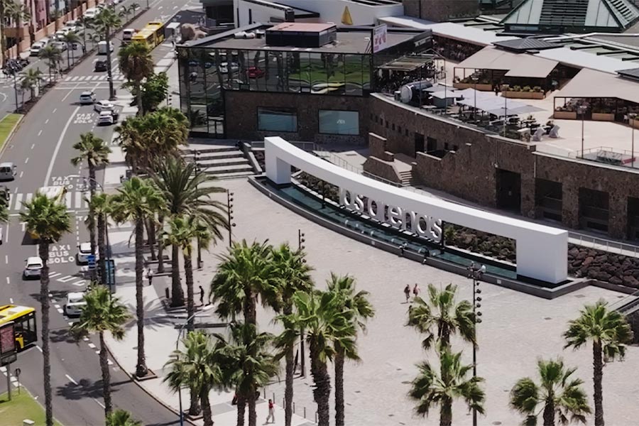 Visita la Feria de la Corredora de la Carrera de la Mujer de Gran Canaria en el Centro Comercial Las Arenas