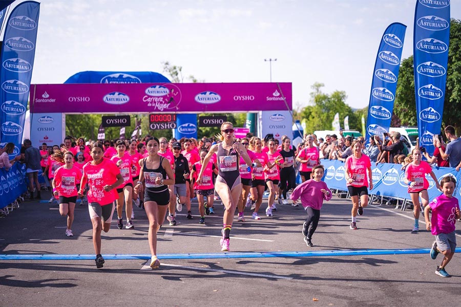 Vitoria – Gasteiz se ha volcado hoy con la Carrera de la Mujer Central Lechera Asturiana que ha reunido a 2.100 mujeres