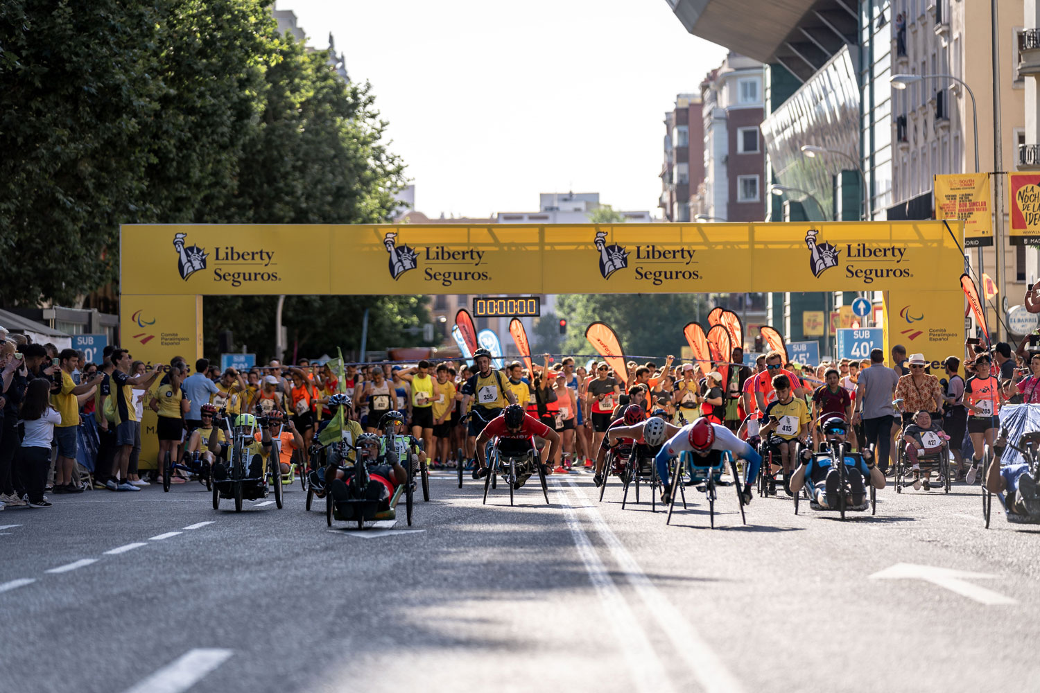 Madrid se vuelca por el deporte paralímpico: más de 5.700 personas participan en la XIII Carrera Liberty