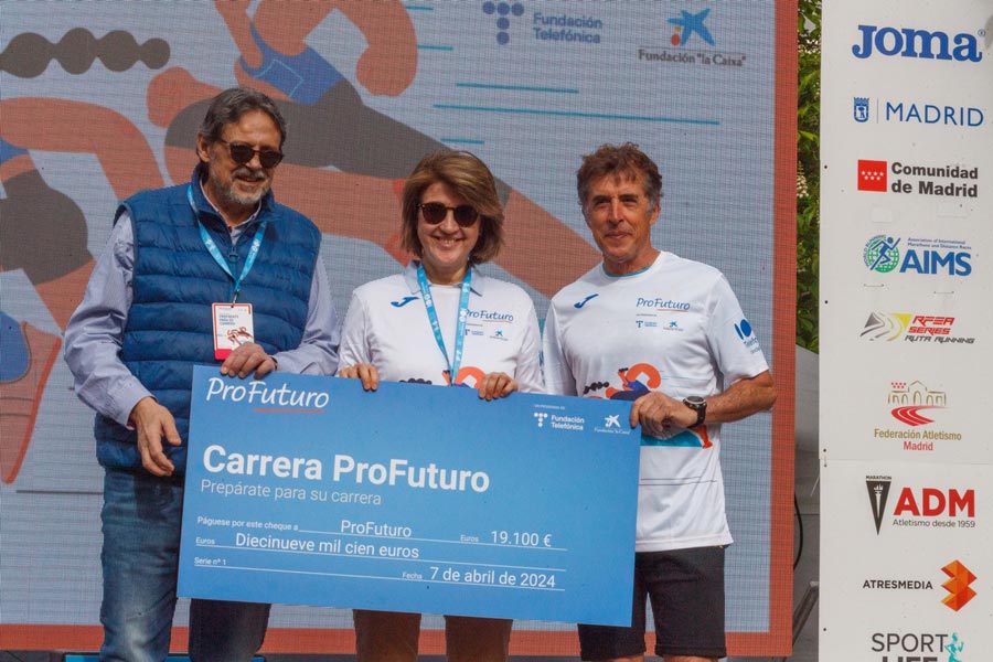 Claudia Moreno y Sergio Salinero ganan la VIII edición de la Carrera ProFuturo