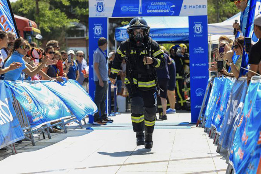 Gran éxito de la Carrera Vertical Torre Emperador Castellana, con récord de participación