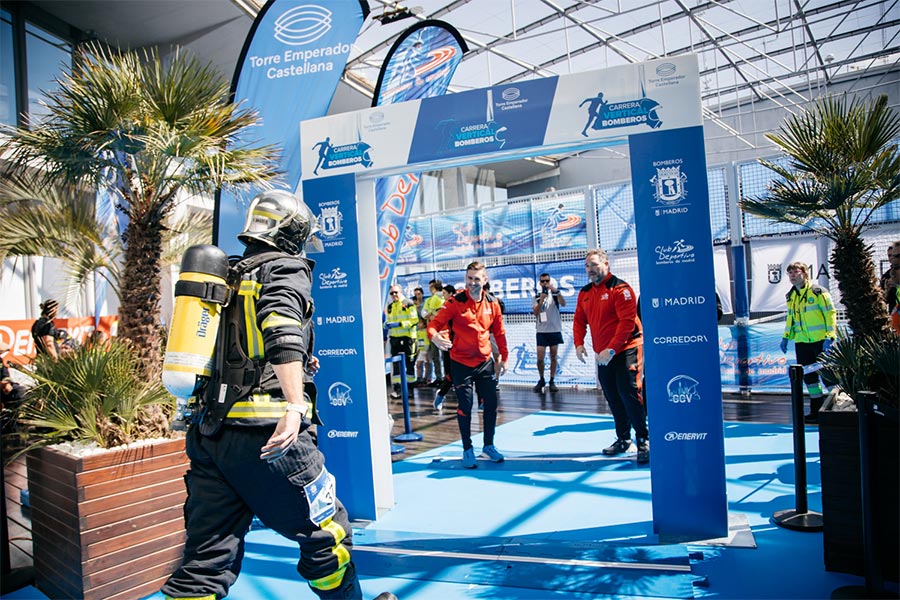 Llega la X Carrera Vertical Bomberos de Madrid a Torre Emperador Castellana