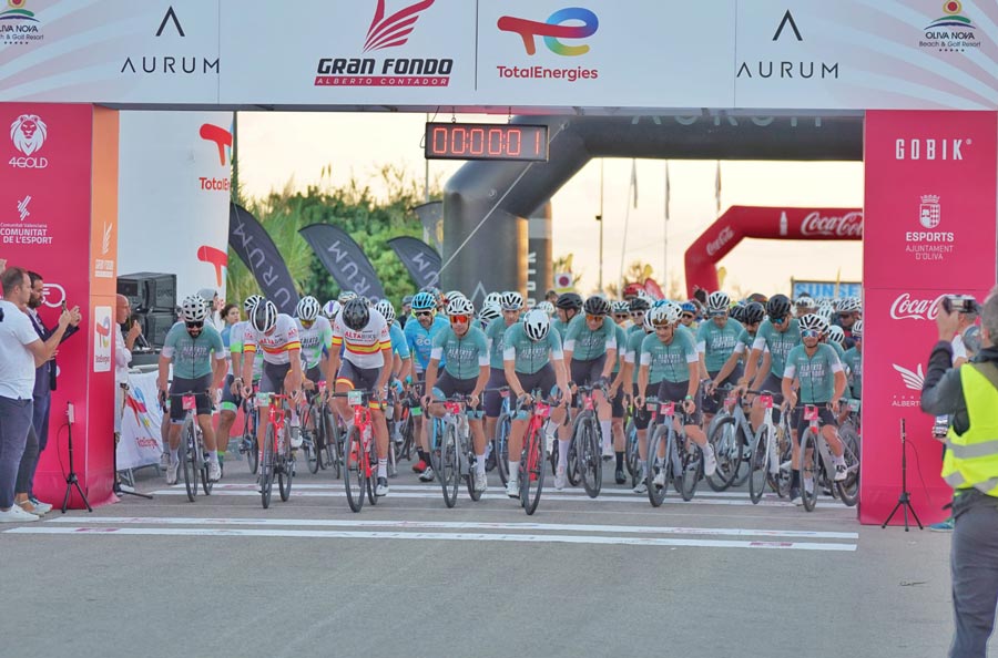 Más de 2.000 ciclistas disfrutan de la TotalEnergies Gran Fondo Alberto Contador