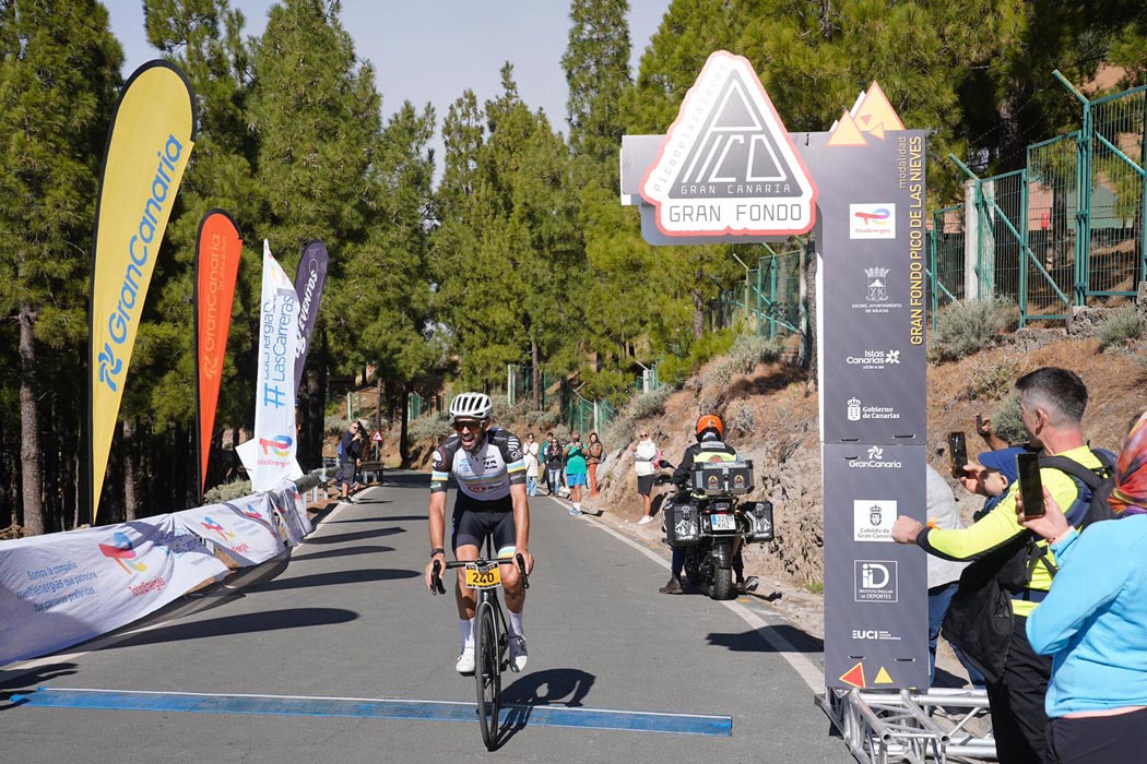 Tadej Pogacar protagoniza la TotalEnergies Gran Fondo Pico de las Nieves 2025