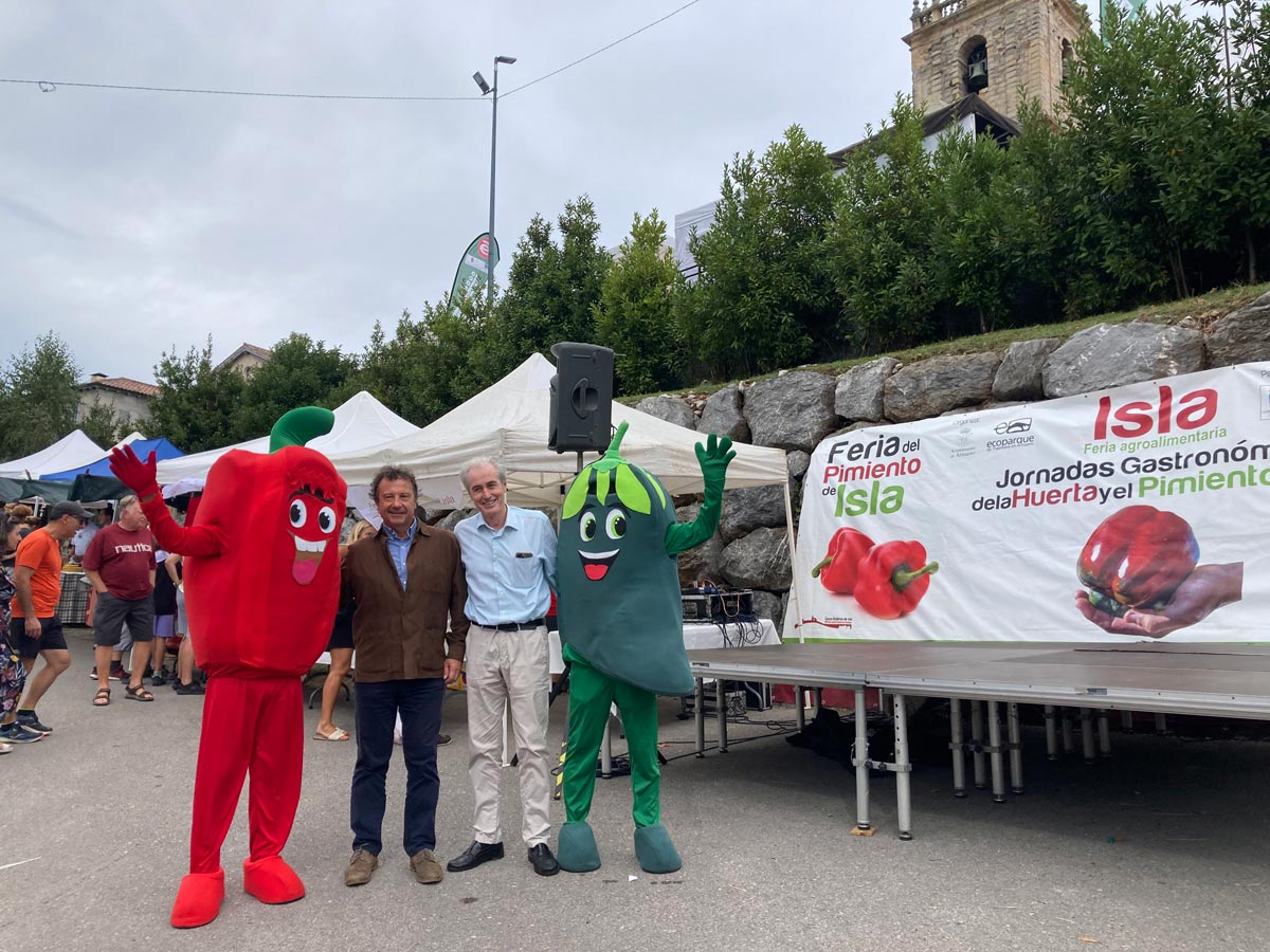 La XI Feria del PImiento de Isla consolida este gran evento de productores de Cantabria