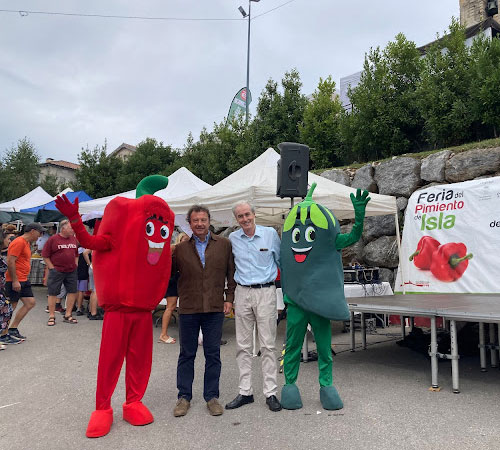 La XI Feria del PImiento de Isla consolida este gran evento de productores de Cantabria