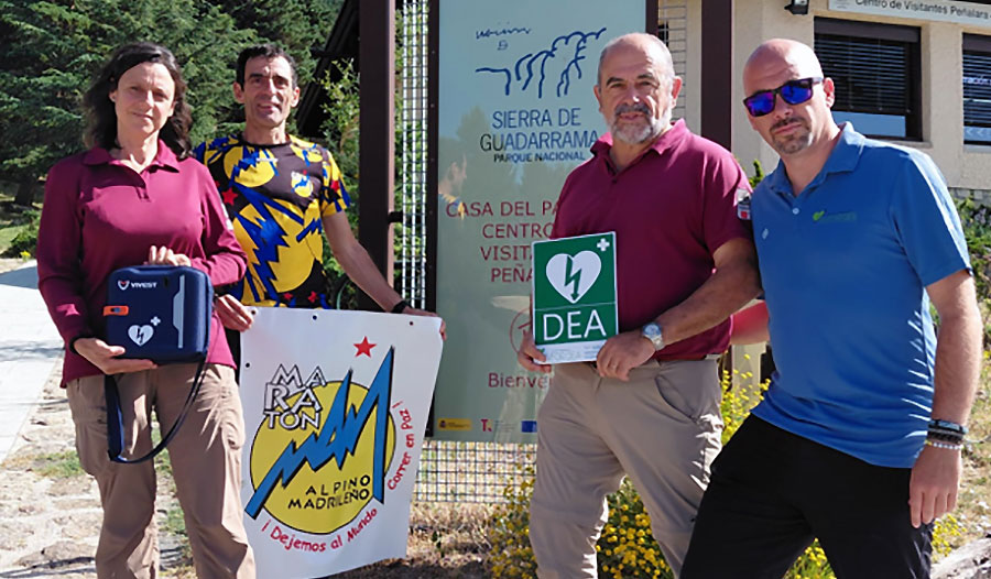 El Maratón Alpino Madrileño dona un desfibrilador al Centro de Visitantes de Cotos del Parque Nacional de Guadarrama