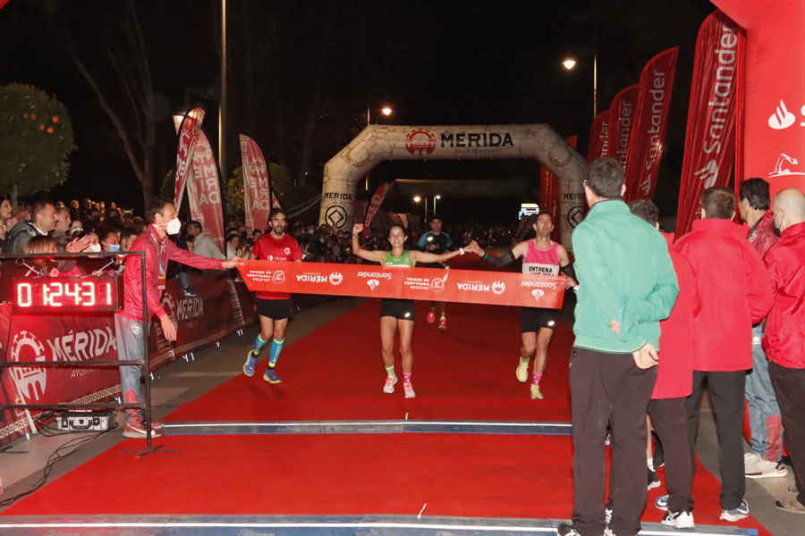 Jorge González y Mamen Ledesma triunfan en la XVI Media Maratón Mérida-Gran Premio Santander