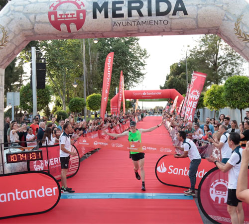 Jorge González y Silvia Benito ganan en una espectacular XVII Media Maratón de Mérida 