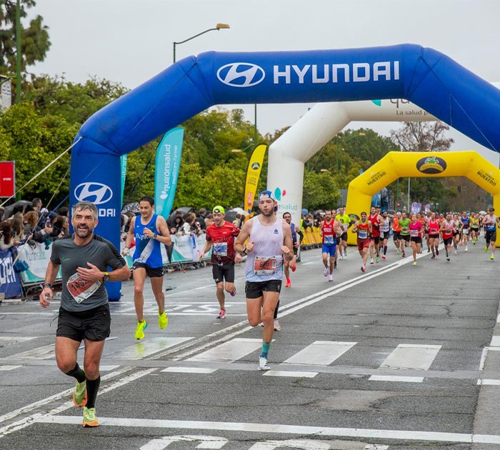 Hyundai vuelve a marcar el ritmo del Medio Maratón de Sevilla con la “H” de hacer el hentrenamiento más fácil
