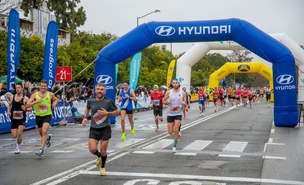 Hyundai vuelve a marcar el ritmo del Medio Maratón de Sevilla con la “H” de hacer el hentrenamiento más fácil