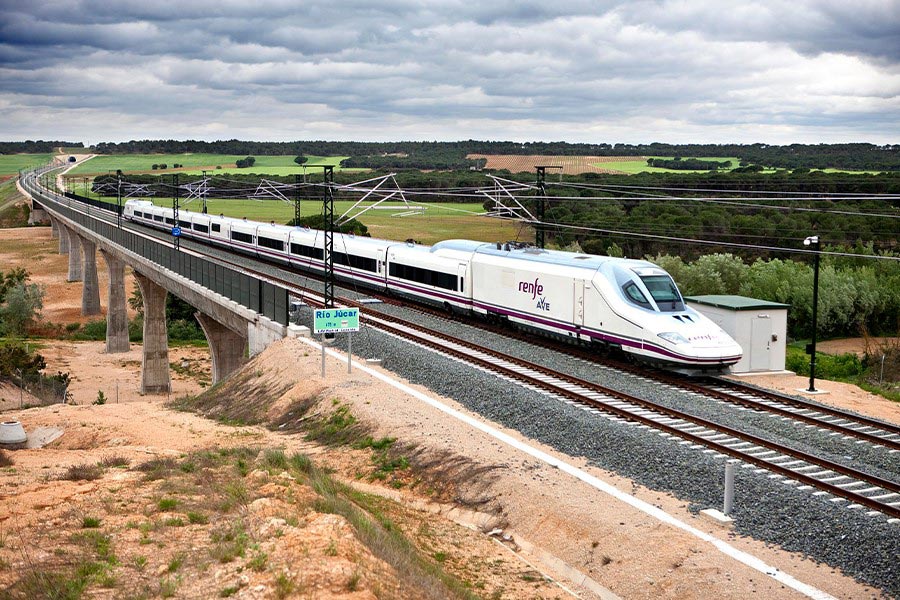Travel by train to the Movistar Madrid Half Marathon with a 10% discount by purchasing your ticket on Renfe