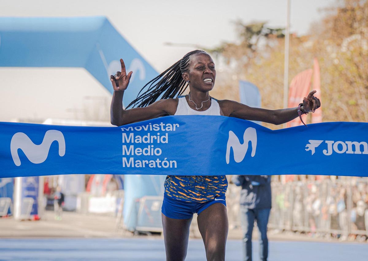 Levy Kibet Chematot (1:00:49) y Ludwina Chepngetich (1:08:30) brillan en un Movistar Madrid Medio Maratón con récord de participación