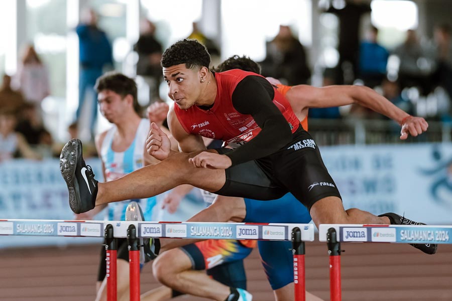 Oro y récord de España de 60m vallas para Daniel Castilla en el Nacional Sub-20