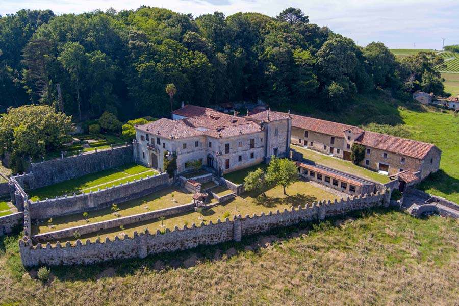 Paseo en bici y visita al casco histórico de isla