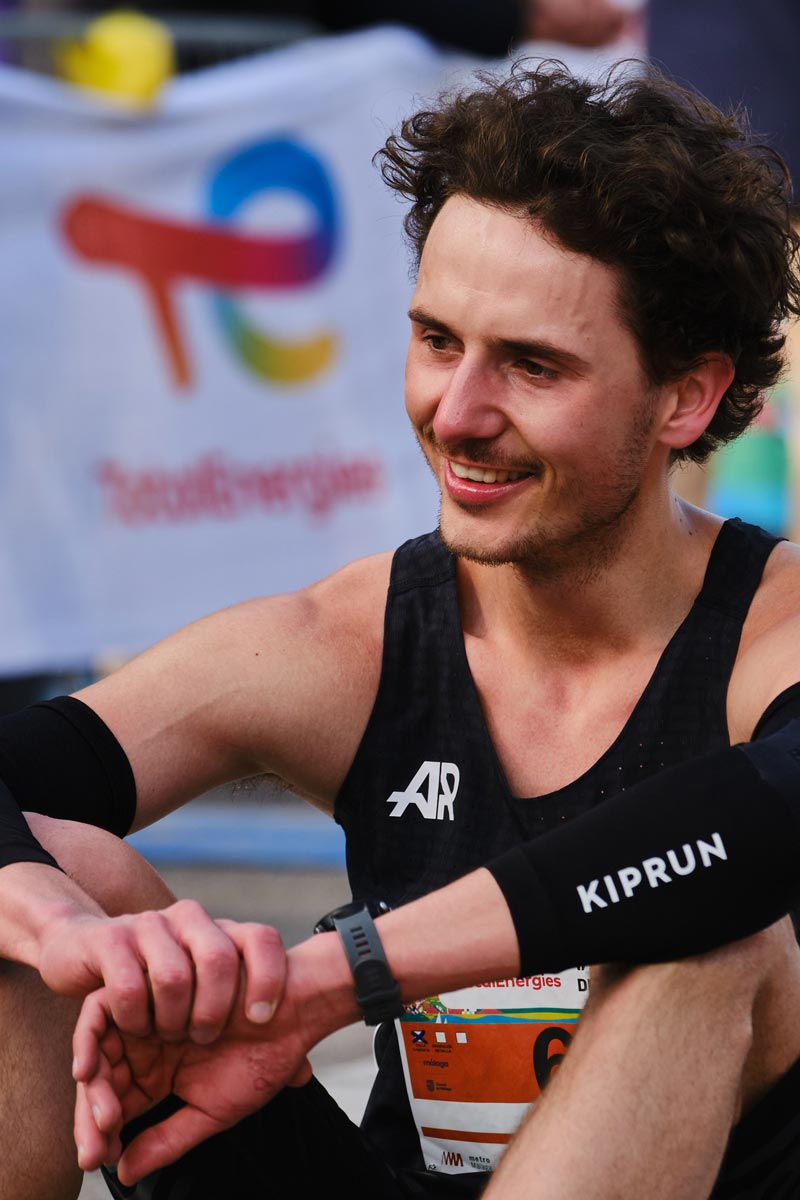 Corre en la TotalEnergies Media Maratón Ciudad de Málaga como un auténtico profesional: participa en el sorteo de un exclusivo pack de running