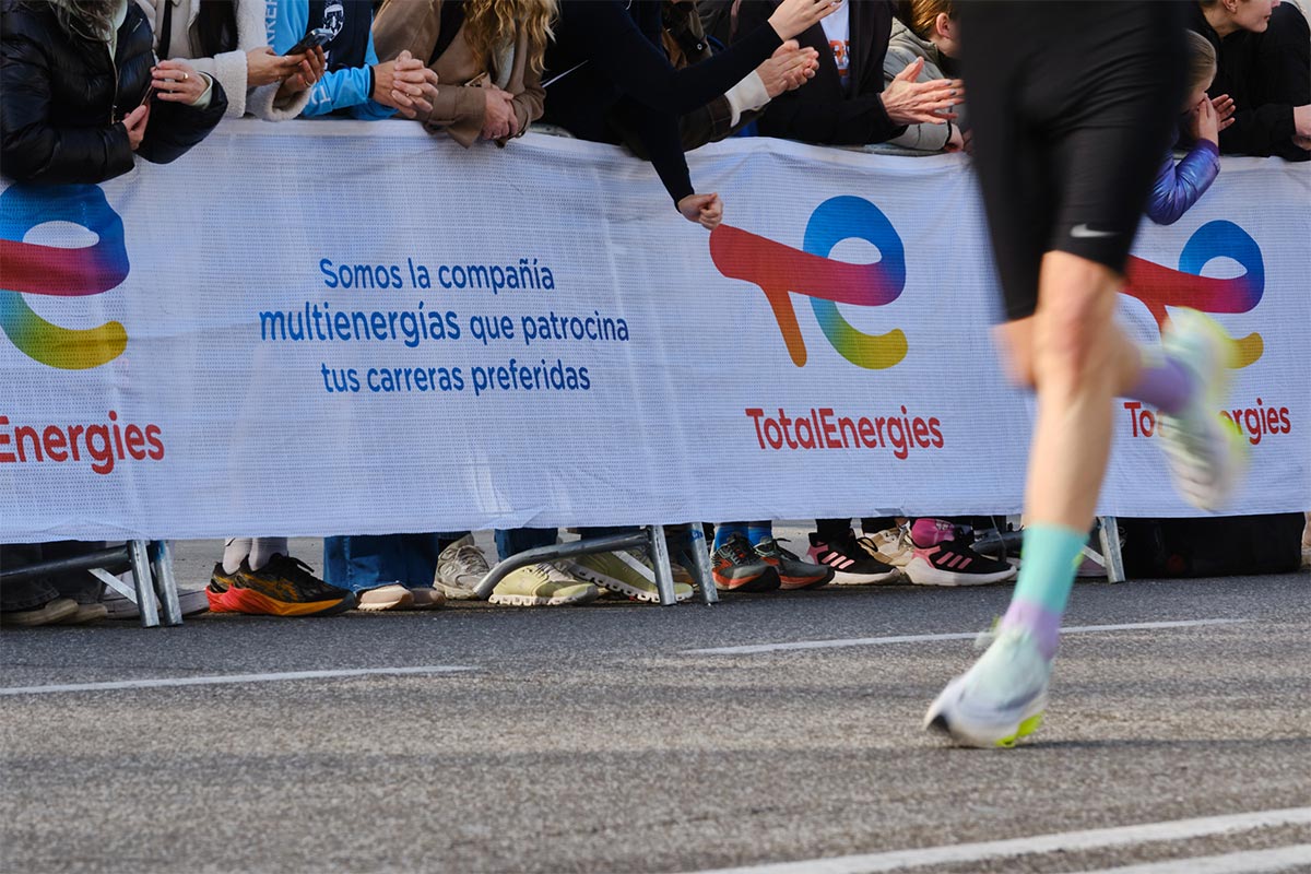 Corre en la TotalEnergies Media Maratón Ciudad de Málaga como un auténtico profesional: participa en el sorteo de un exclusivo pack de running