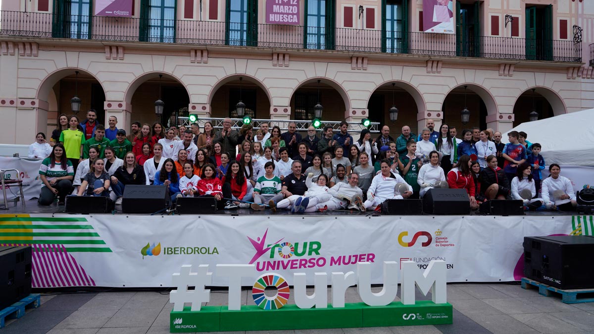 Multitudinario Tour Universo Mujer en Huesca