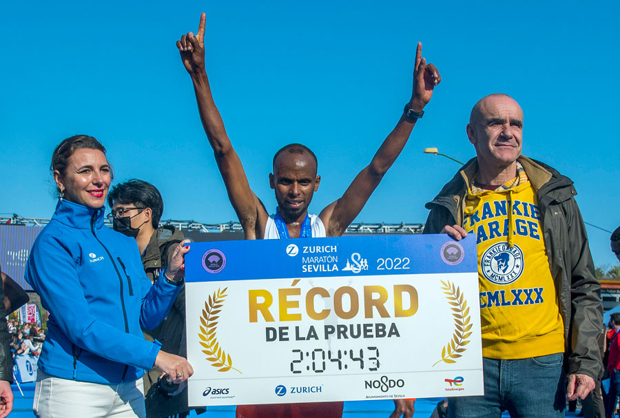 Abderehman y Megertu logran el récord masculino y femenino del Zurich Maratón de Sevilla en el que Lamdassem bate la plusmarca nacional