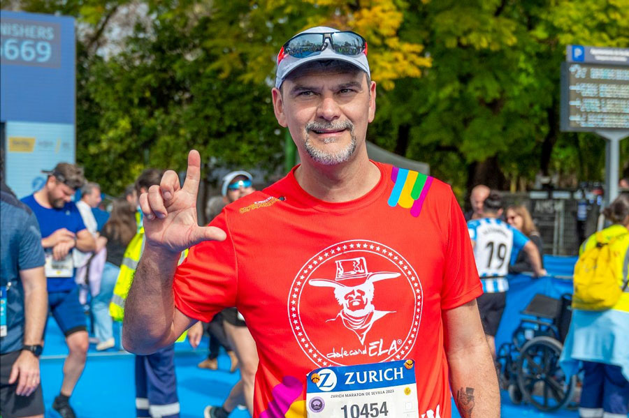 Doscientos corredores solidarios de City Sightseeing correrán contra la ELA en el Zurich Maratón de Sevilla